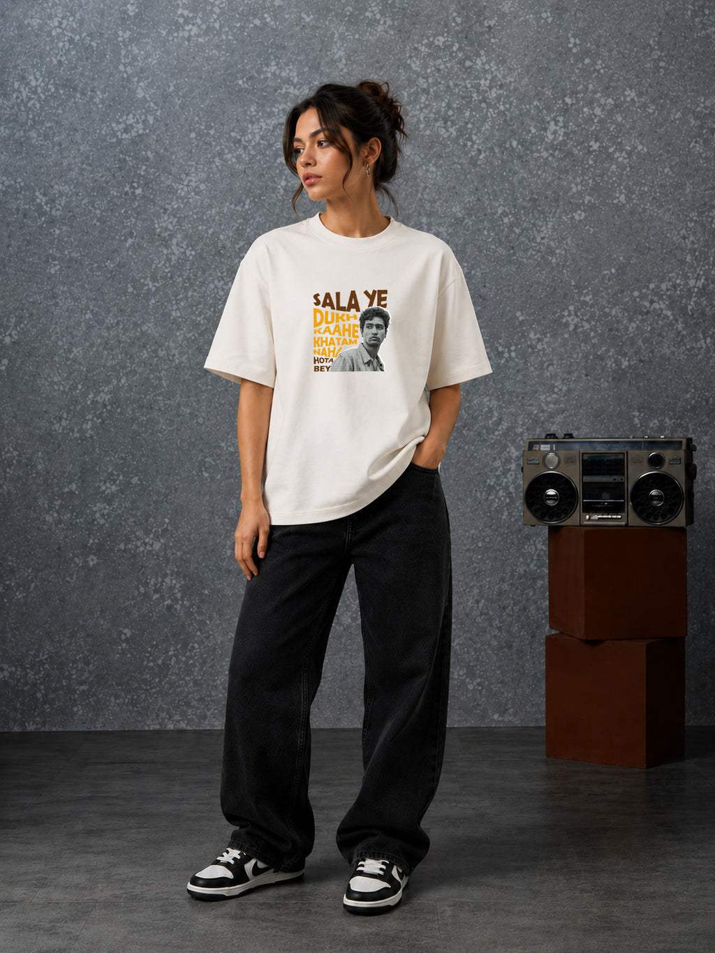 Sala Ye Dukh Kaahe Khatam Nahi Hota Bey Oversized T-shirt