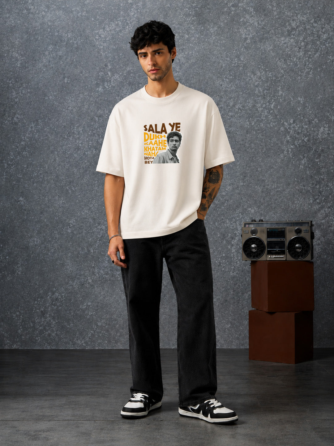 Sala Ye Dukh Kaahe Khatam Nahi Hota Bey Oversized T-shirt