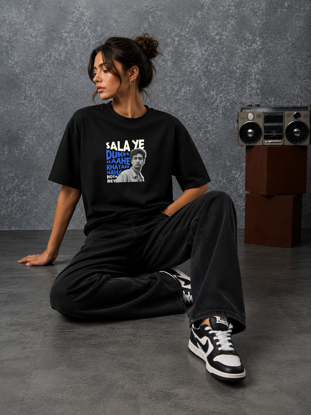 Sala Ye Dukh Kaahe Khatam Nahi Hota Bey Oversized T-shirt