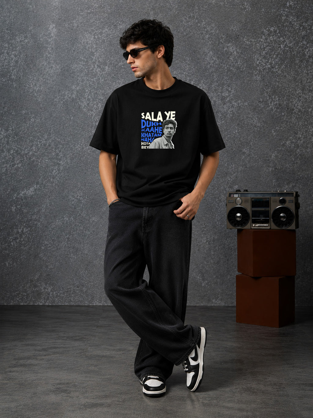 Sala Ye Dukh Kaahe Khatam Nahi Hota Bey Oversized T-shirt