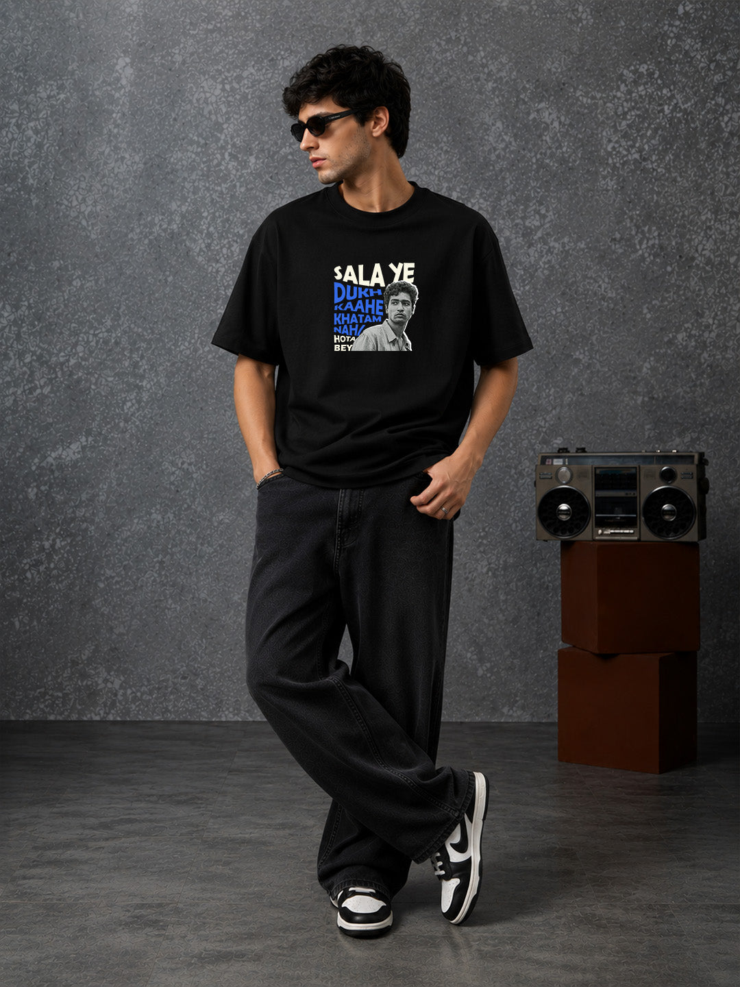 Sala Ye Dukh Kaahe Khatam Nahi Hota Bey Oversized T-shirt